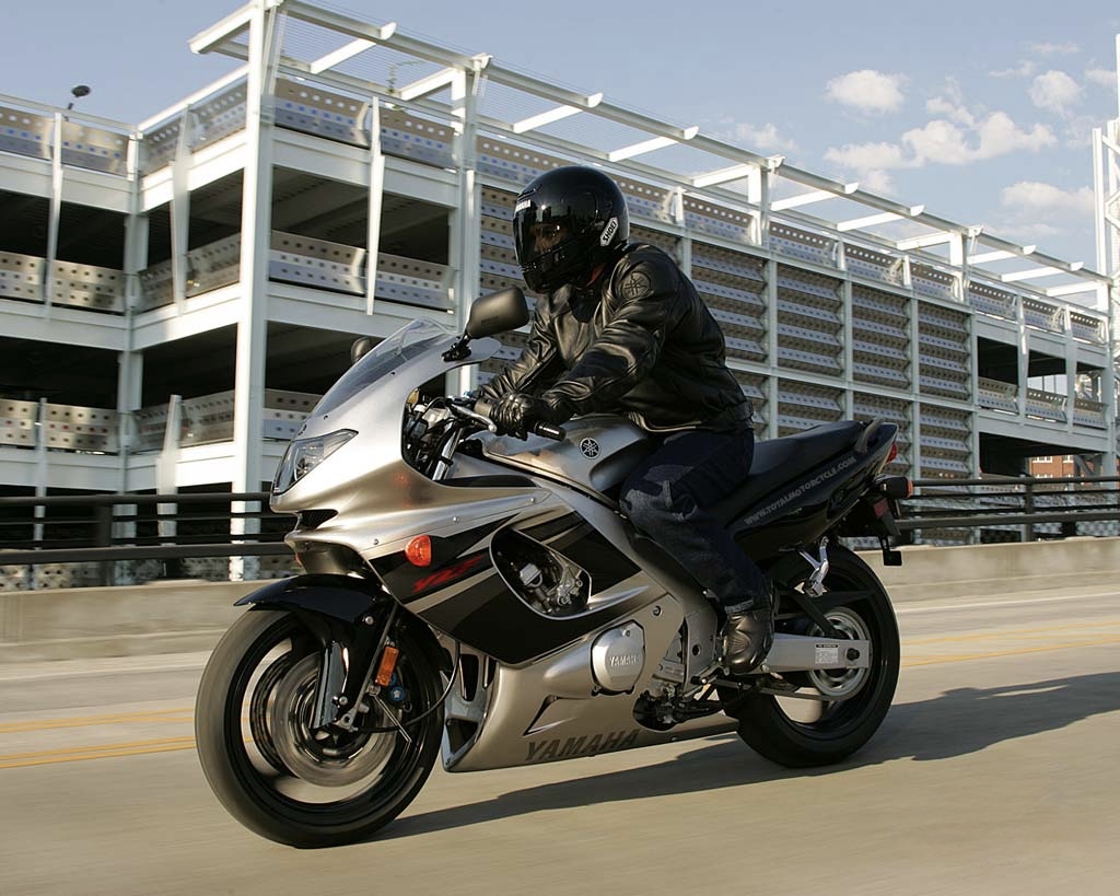 Yamaha YZF 600R Thundercat 1