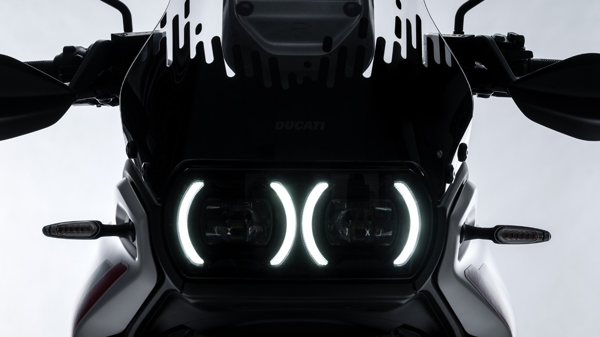 Ducati DesertX 2026 studio 10 Ducati DesertX 2026 studio 10