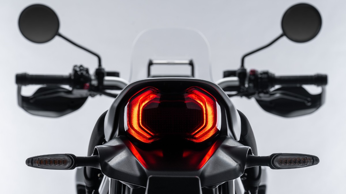 Ducati DesertX 2026 studio 9 Ducati DesertX 2026 studio 9