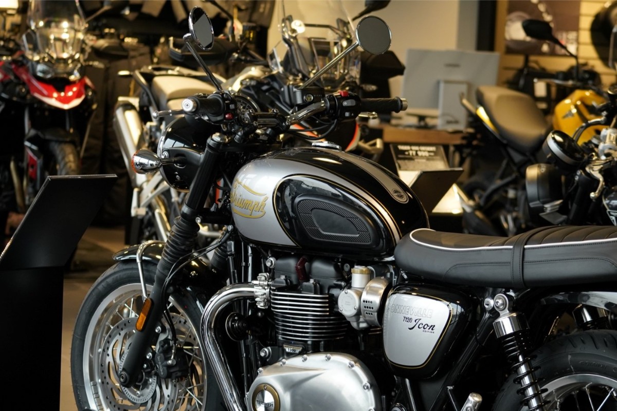Triumph salon dealer 1