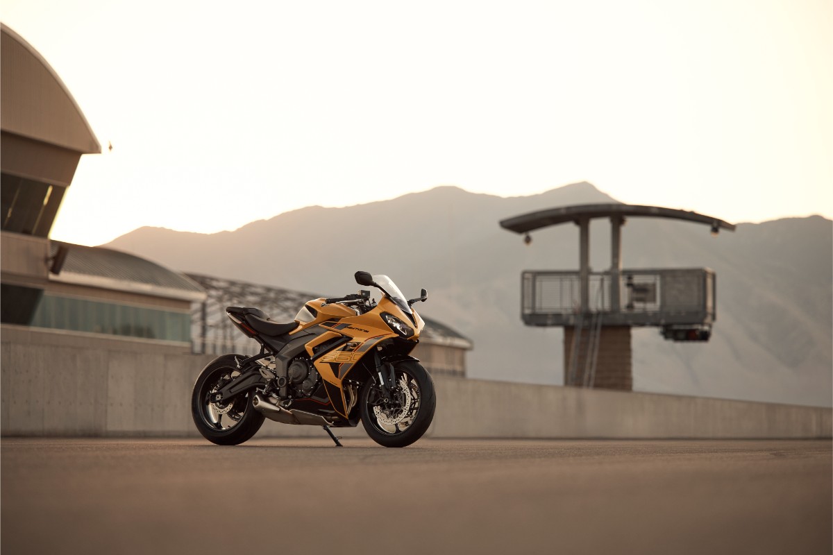 Triumph Daytona 660 1