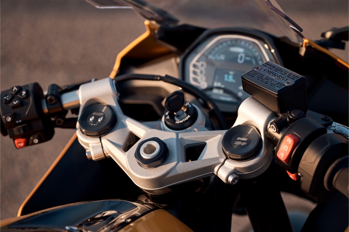 Triumph Daytona 660 3