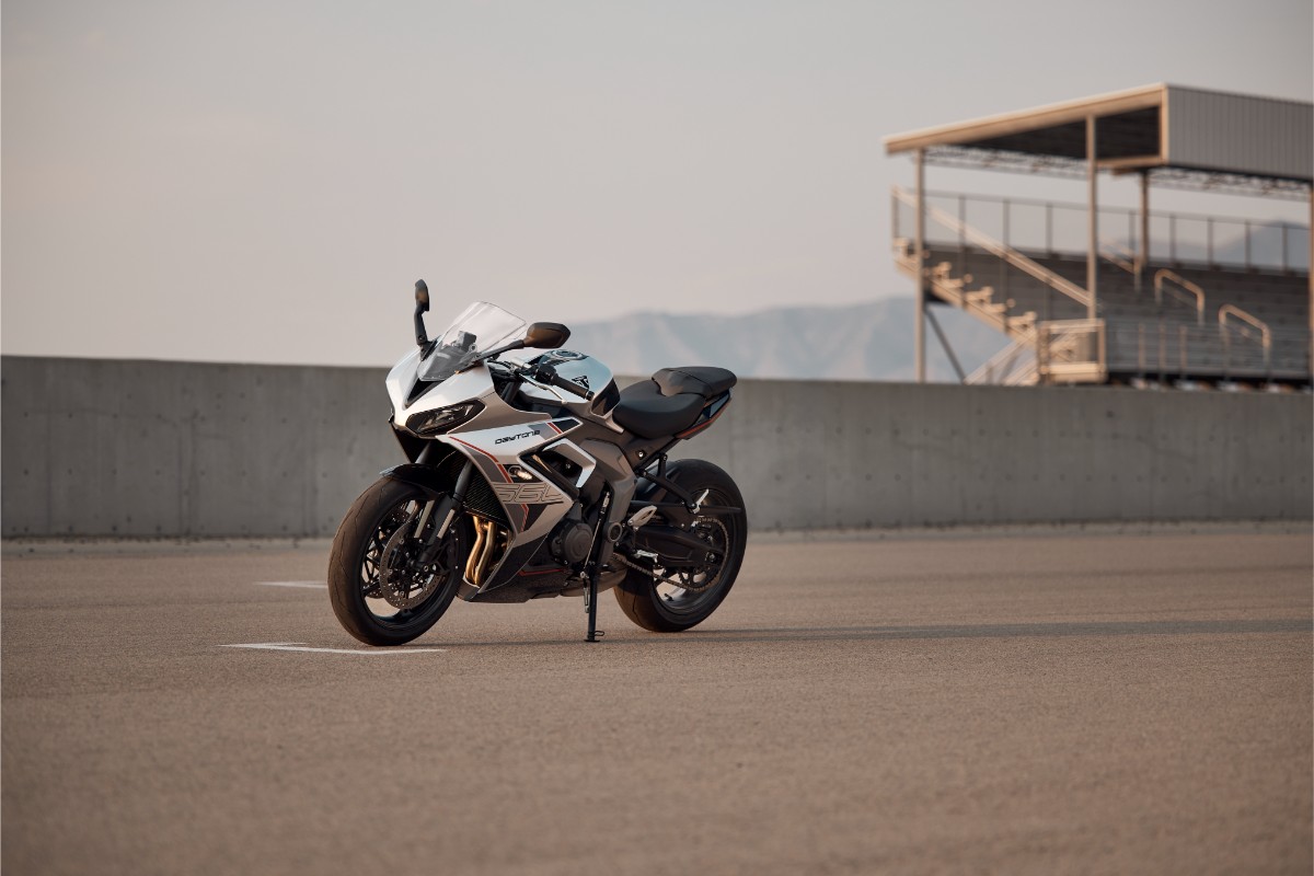 Triumph Daytona 660 6