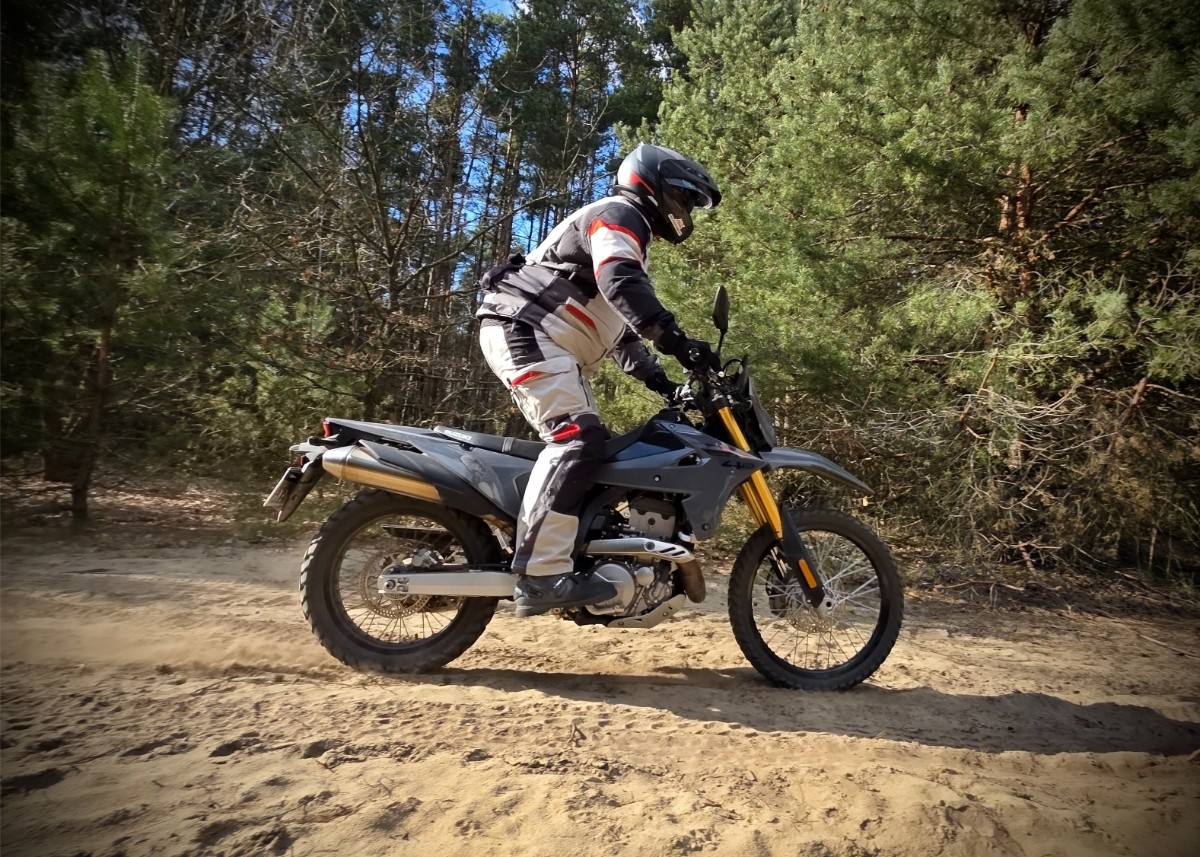 Suzuki DRZ4S SM 3