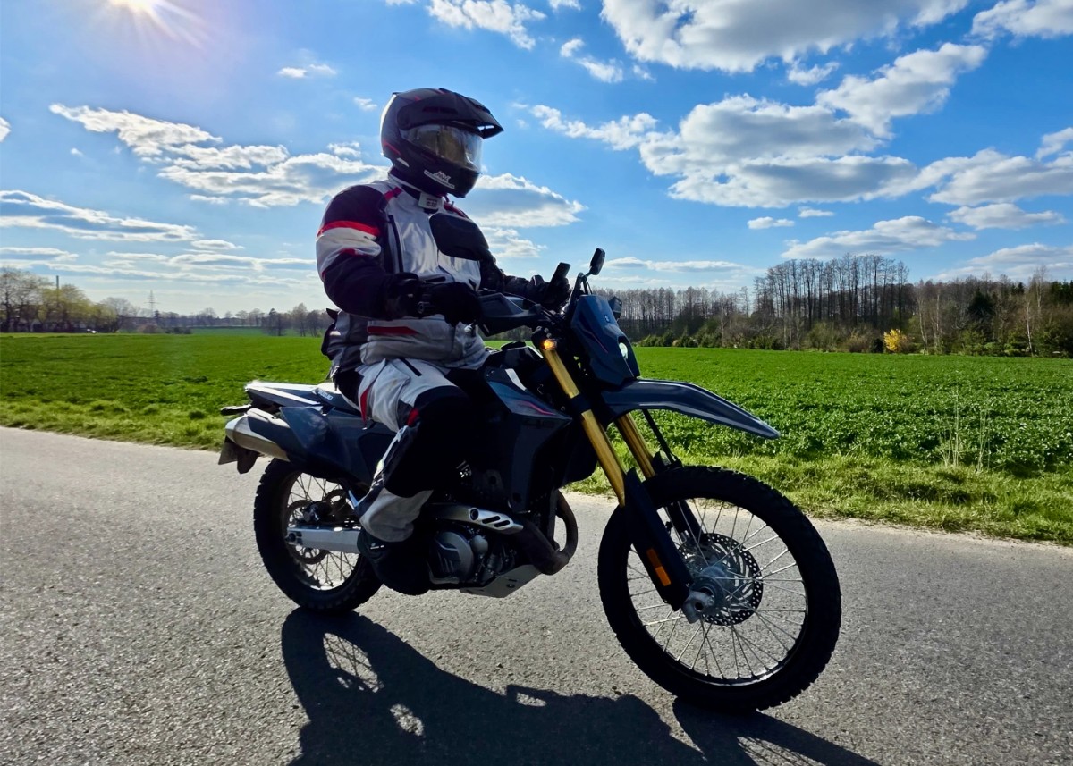 Suzuki DRZ4S SM 6