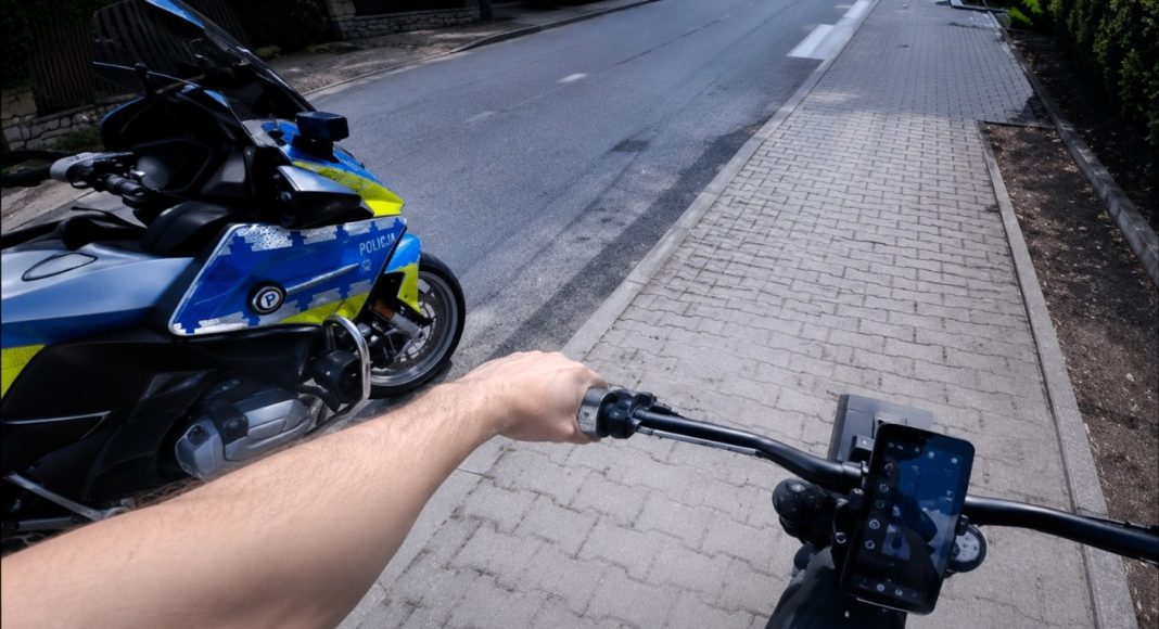 16 latek na motocyklu ucieczka