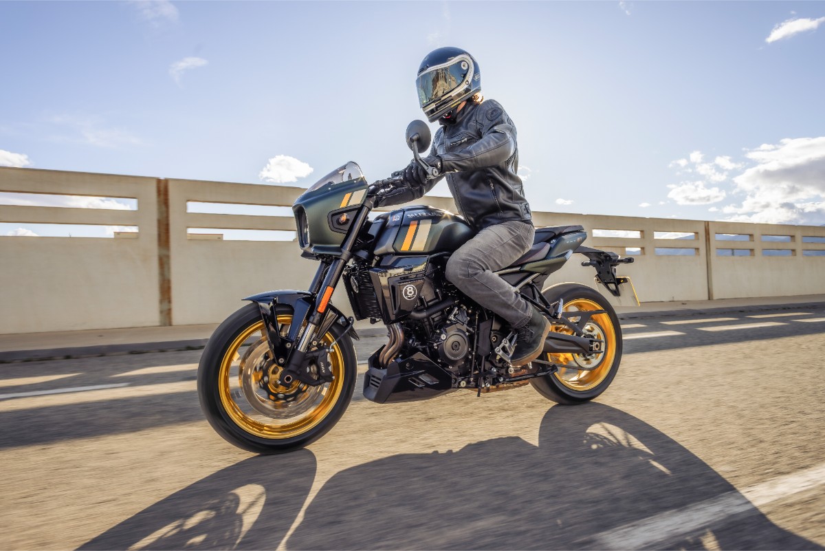 Suzuki GSX S8T TT 10 Suzuki GSX S8T TT 10