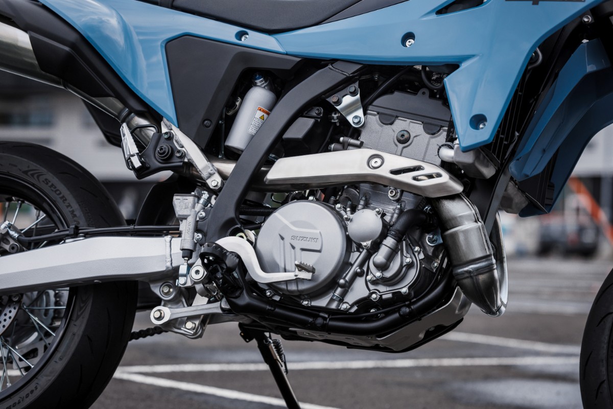 Suzuki DR Z4SM 4 Suzuki DR Z4SM 4