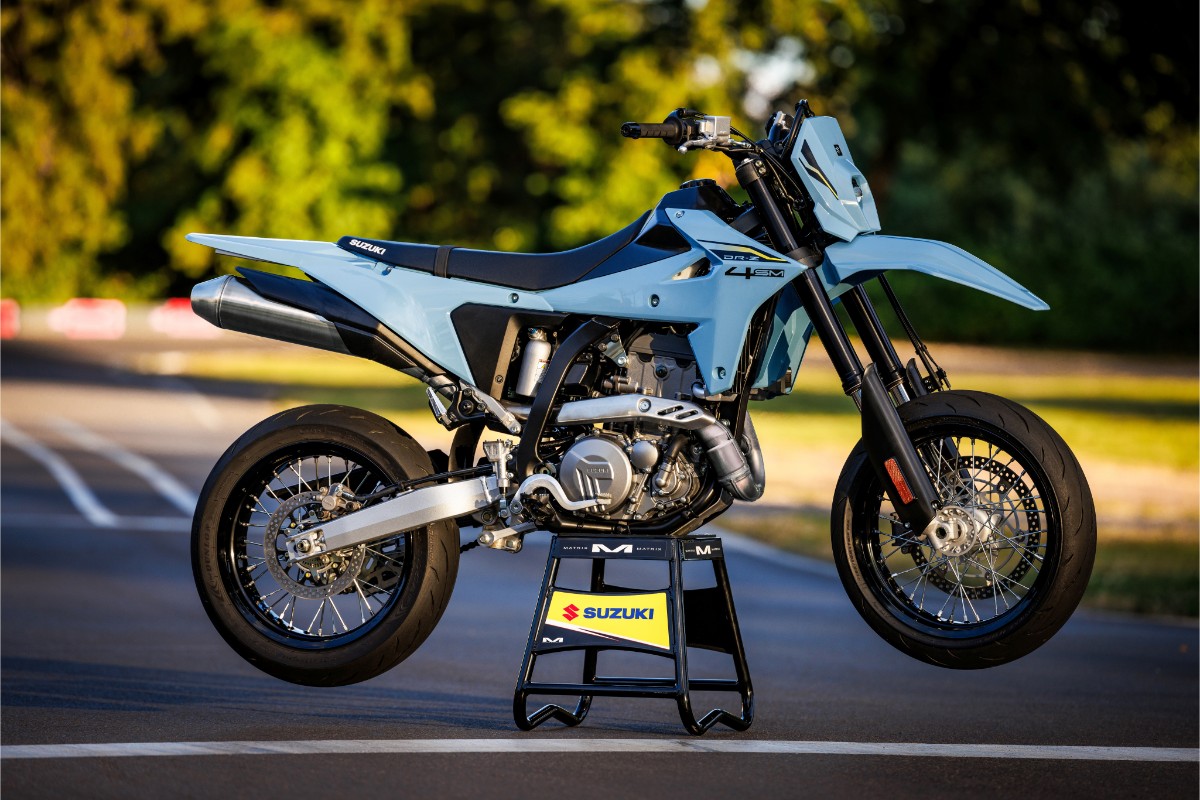 Suzuki DR Z4SM 8 Suzuki DR Z4SM 8