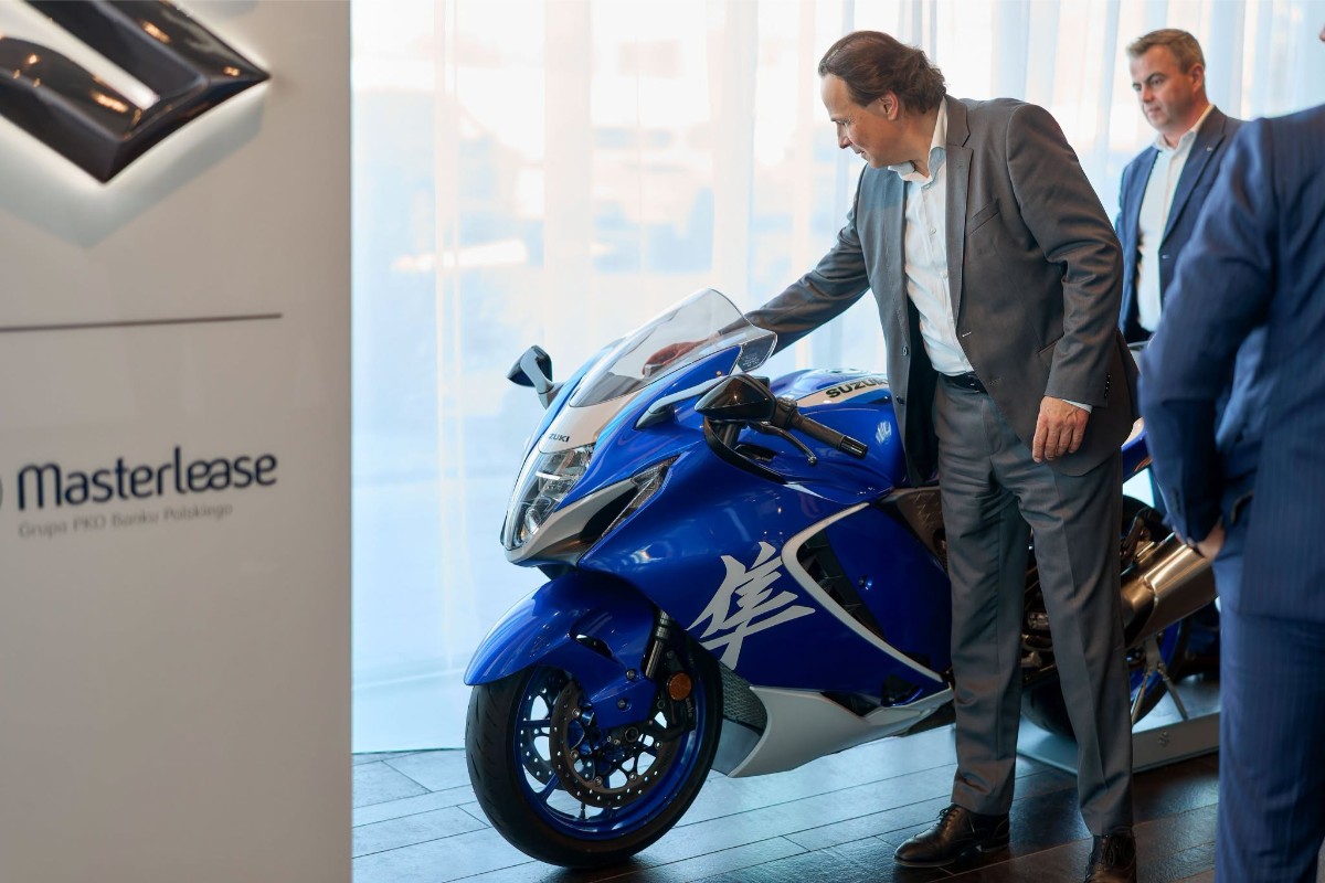 Suzuki PKO Leasing 1.png Suzuki PKO Leasing 1.png