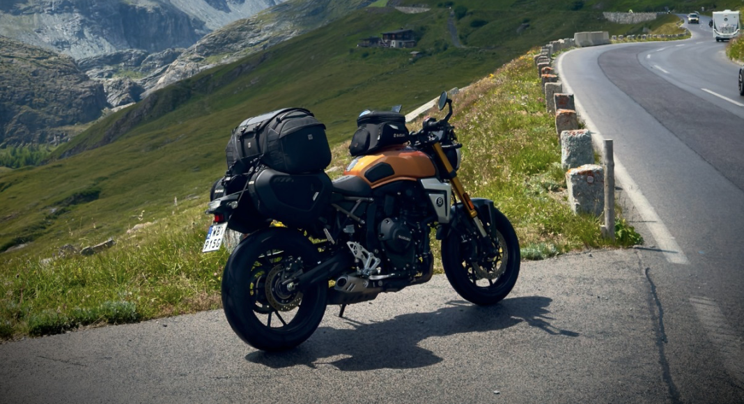 Suzuki GSX 8T Alpy tytulowe