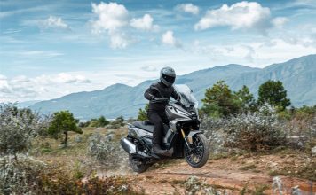 Nowy Voge SR450X. Bogato wyposażony skuter ADV wjeżdża do Polski Voge SR450X 1
