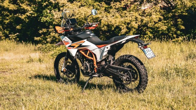 KTM 390 Adventure R – terenowy zawodnik, który asfaltu też się nie boi ...