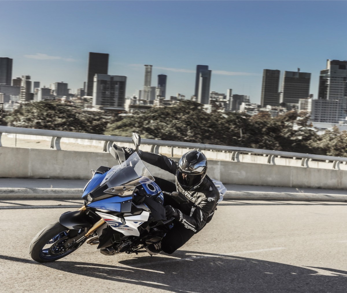 Suzuki GSX S1000GX 4 Suzuki GSX S1000GX 4